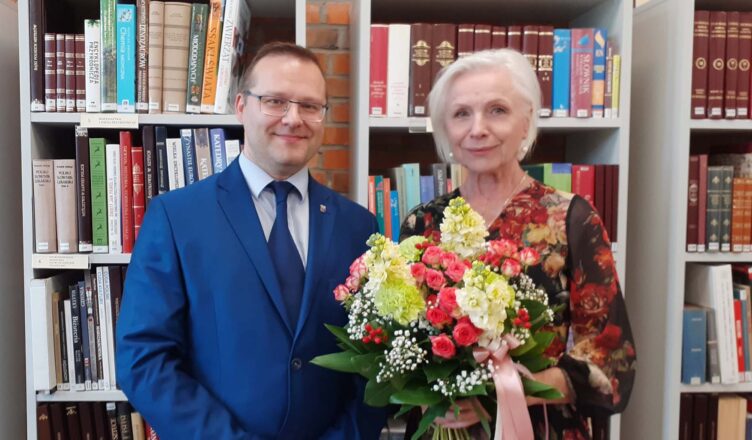 Haliną Łabonarską w Powiatowej Bibliotece Publicznej w Wołominie