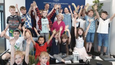 "Maria Konopnicka. Poetka dzieci" - spotkanie z Dominiką Ostałowską i Zosią Lasocką w Powiatowej Bibliotece Publicznej w Wołominie.