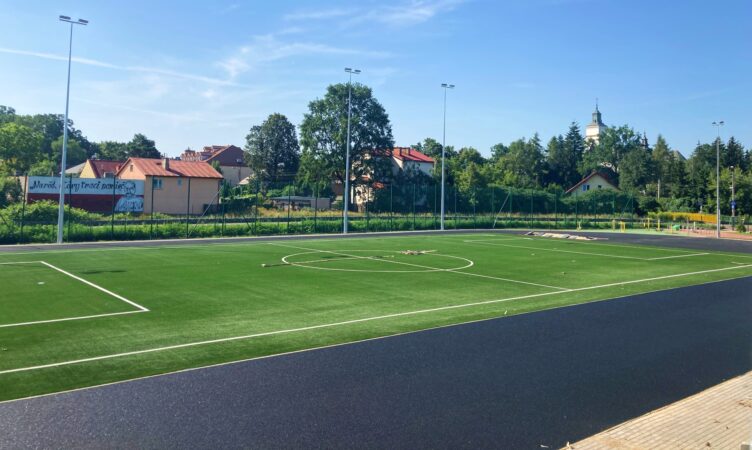 Zielonka - postępy przy budowie kompleksu sportowego przy SP2