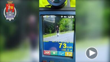 Kierujących elektryczną hulajnogą również obowiązuje ograniczenie prędkości