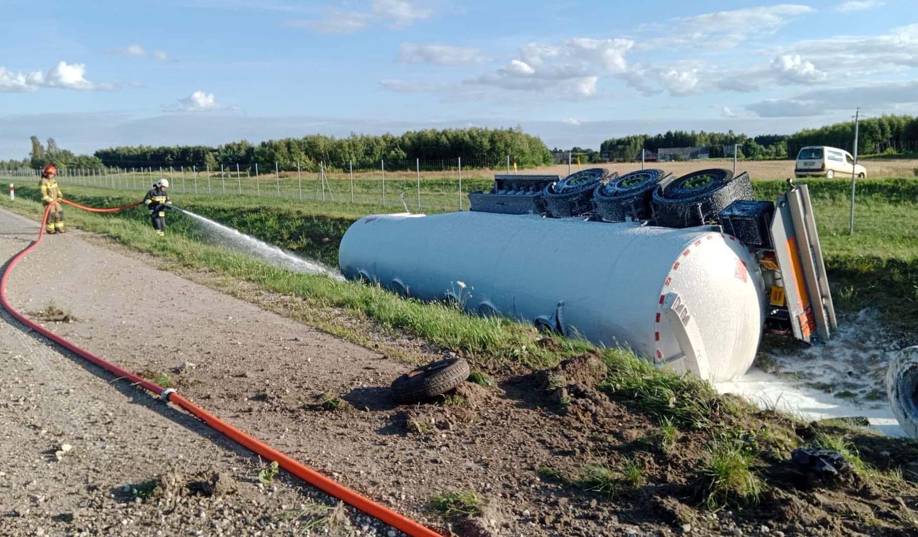 Zderzenie busa z cysterną
