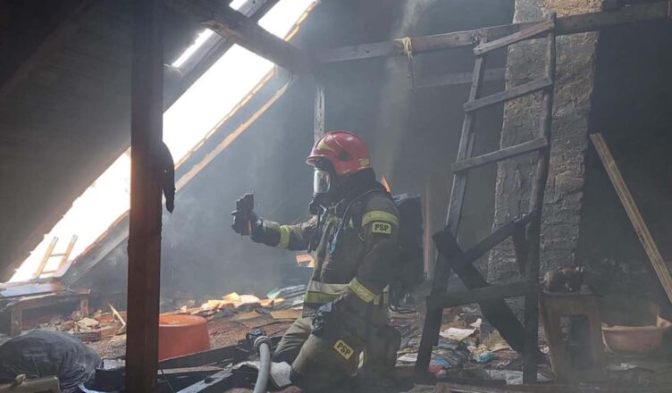 Pożar dachu w Kobyłce