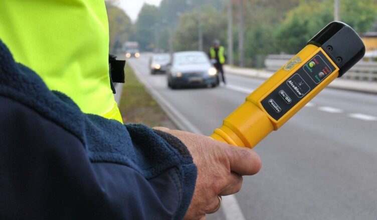 Jechał zygzakiem po ulicy - nigdy nie miał prawa jazdy i miał promil alkoholu we krwi