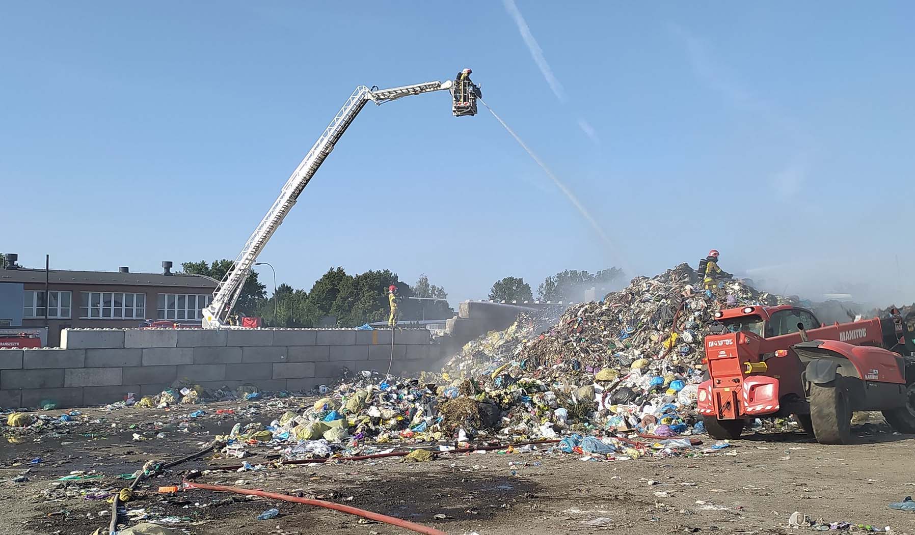 Pożar śmieci przy ulicy Leśnej w Wyszkowie