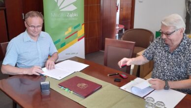 Zastępca Burmistrza Miasta Ząbki podpisał umowę na budowę kanalizacji deszczowej w ul. Wspólnej