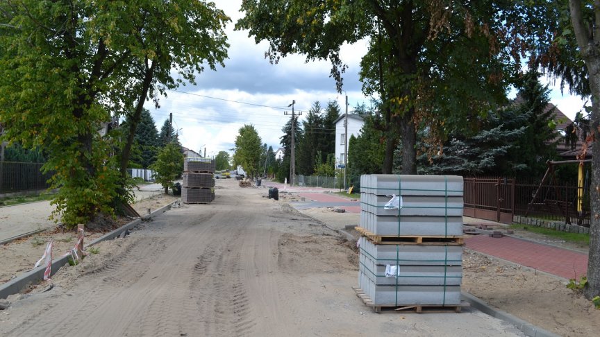 Postępy prac drogowych na os. Słoneczna w Tłuszczu
