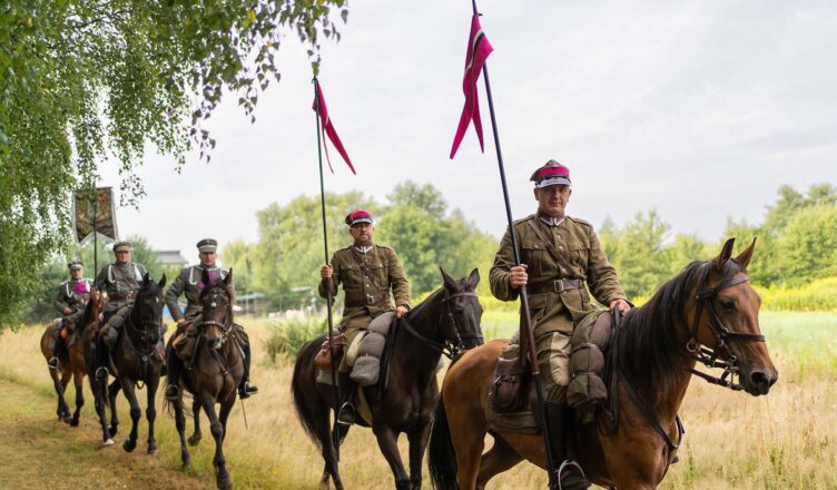 Zapraszamy do obejrzenia relacji z Obchodów 102. Rocznicy Bitwy Warszawskiej 1920 roku w Ossowie