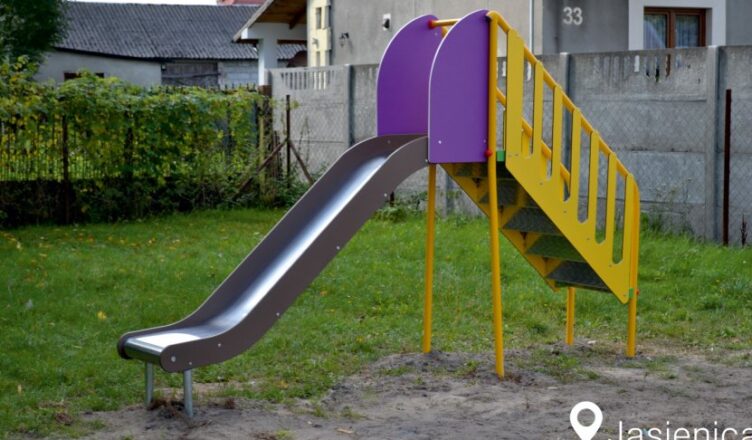 Odmienione place zabaw w Tłuszczu