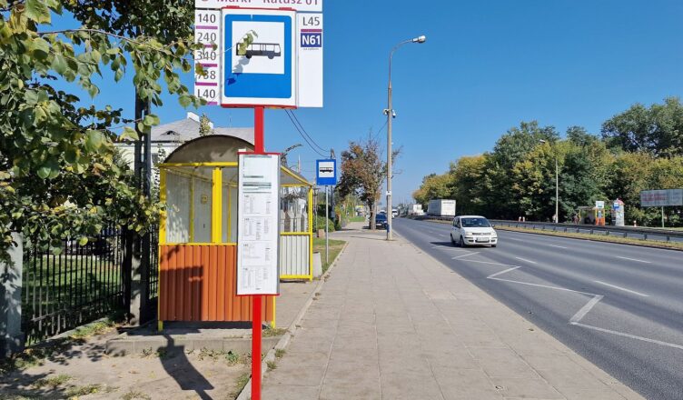 Wymiana części wiat przystankowych w Markach