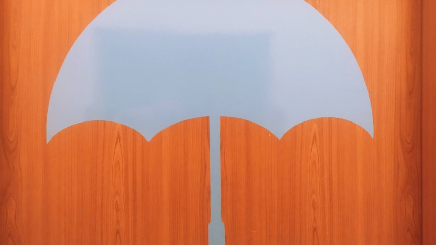 Niebieski parasol w Zespole Szkół w Jasienicy