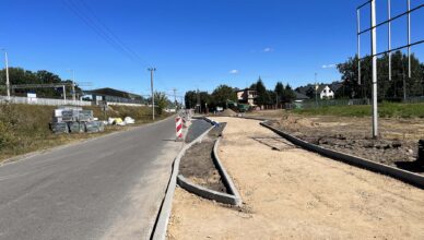 Zielonka - powstaje ścieżka rowerowa w ulicy Słowackiego