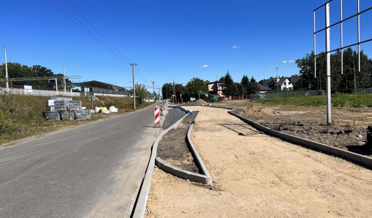 Zielonka - powstaje ścieżka rowerowa w ulicy Słowackiego