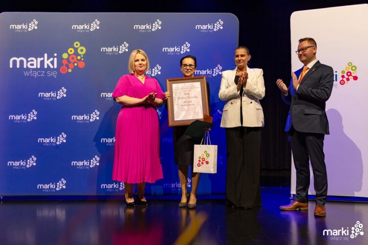 Marki: Medal Pro Masovia dla zasłużonej nauczycielki