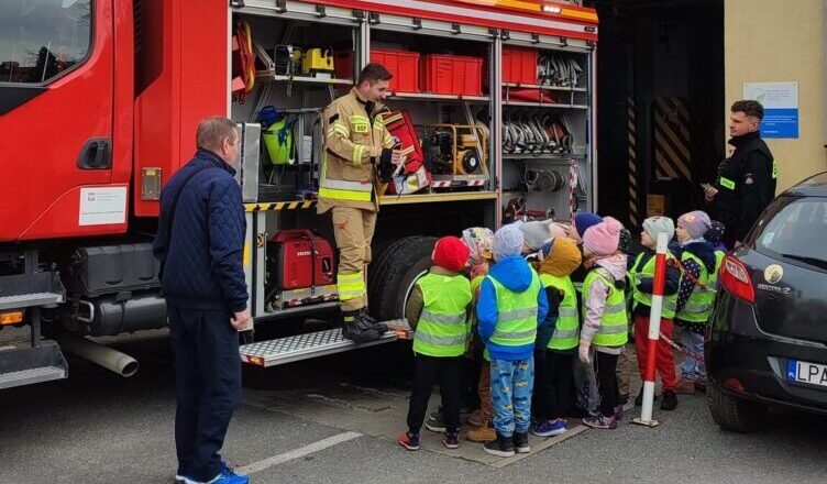 Przedszkolaki z wizytą w siedzibie OSP w Ząbkach