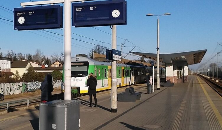 Utrudnienia w kursowaniu pociągów z uwagi na budowę tunelu w Kobyłce