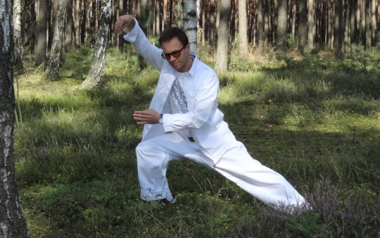Zielonka - pokazowa lekcja Tai Chi dla seniorów