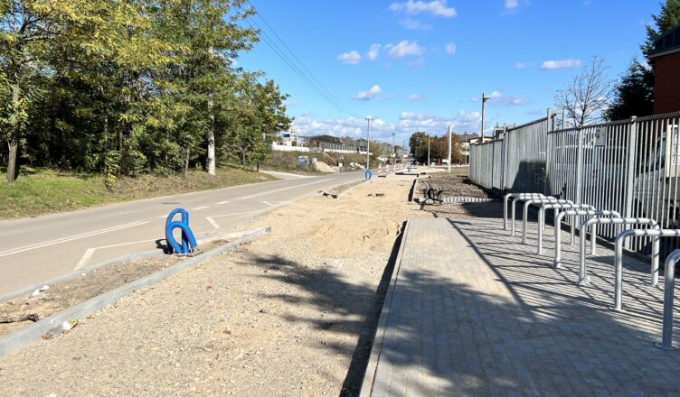 Zielonka - ścieżka pieszo-rowerowa w ulicy Słowackiego jest na ukończeniu