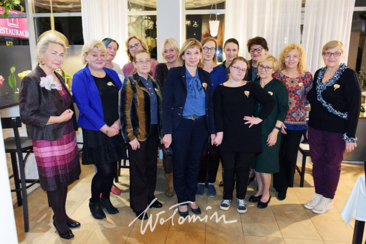 Upominki dla „Wołomińskich Magnolii” wręczone