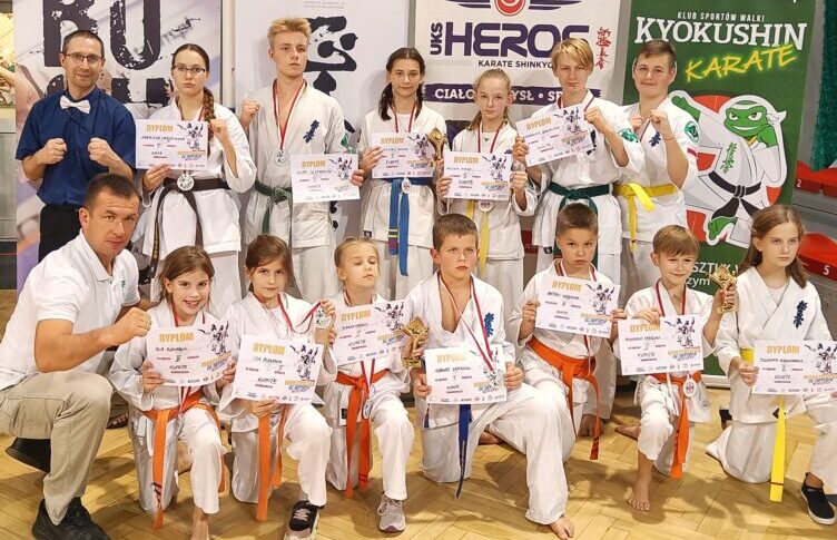 Warszawska Olimpiada Młodzieży z 16 medalami dla karateków z Zielonki