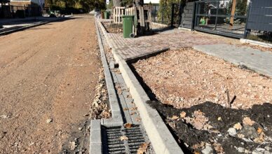 Zielonka - ulica Januszewicza z nowymi chodnikami