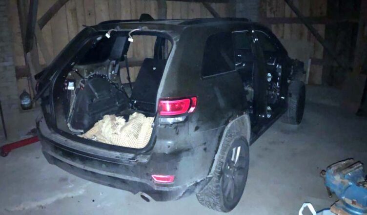 Policjanci z samochodówki odzyskali skradzione jeepy i Dodge’a