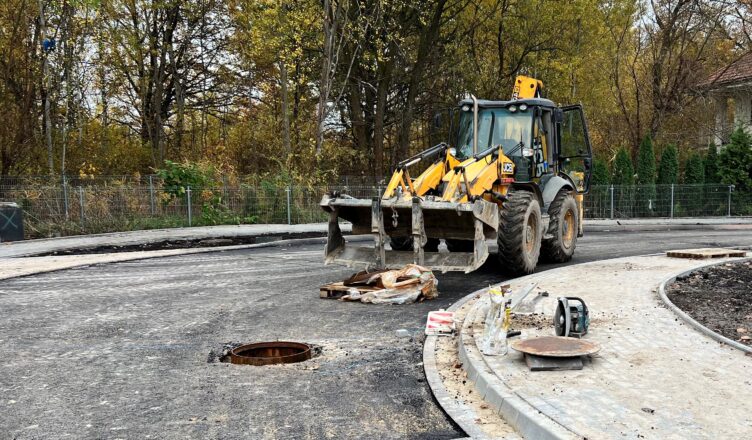 Zielonka - nowy asfalt na ulicy Januszewicza