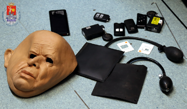 Policjanci zatrzymali złodzieja samochodów poszukiwanego listem gończym