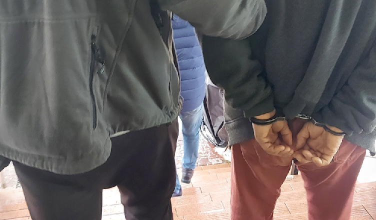 Miał dostarczyć przesyłkę, a ukradł szkatułkę z pieniędzmi