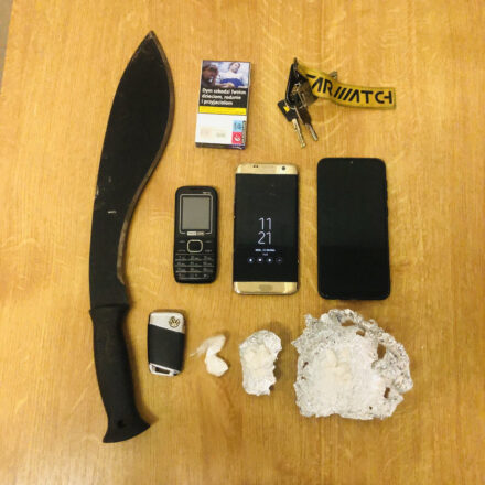 Spanikował na widok policji i został przeszukany. Miał przy sobie mefedron