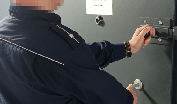 "Dla żartu" zgłosiła włamanie do domu, miała przy sobie narkotyki