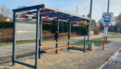 Nowe wiaty przystankowe w Markach