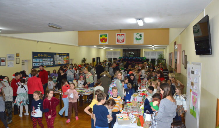 Marki - szkolna akcja charytatywna "Uśmiech dla..."