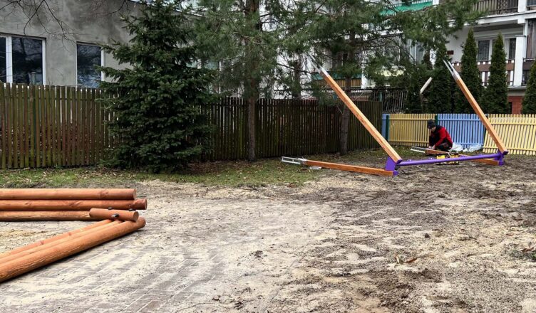 Zielonka - plac zabaw w Osiedlu Przemysłowa wkrótce z nowym sprzętem