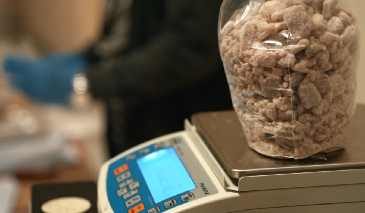 Policjanci znaleźli prawie 120 kilogramów różnych narkotyków w jednym mieszkaniu