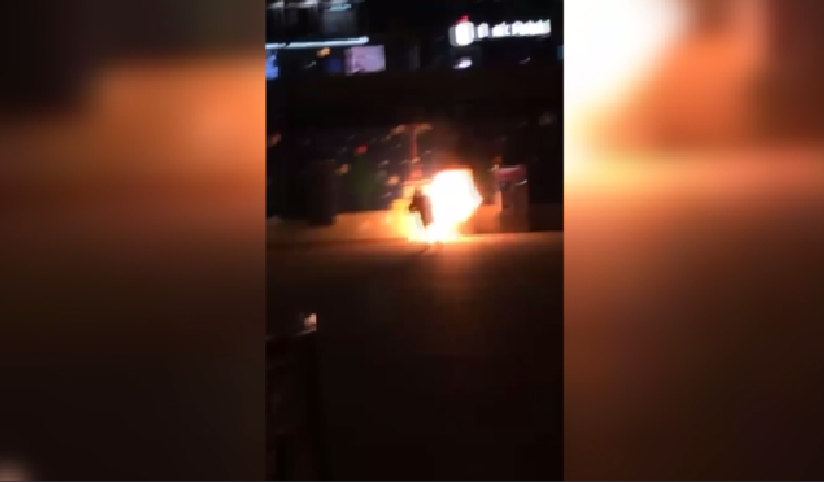 Atak koktajlem mołotowa na biletomat
