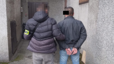 Odbywał karę i uciekł z miejsca pracy. Śledczy wytropili go pod Mławą