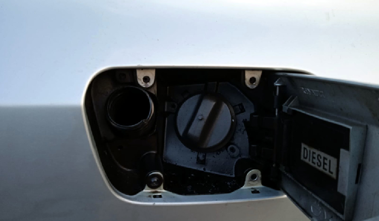 Specjalnie przerobili auto do kradzieży paliwa, wpadli na gorącym uczynku