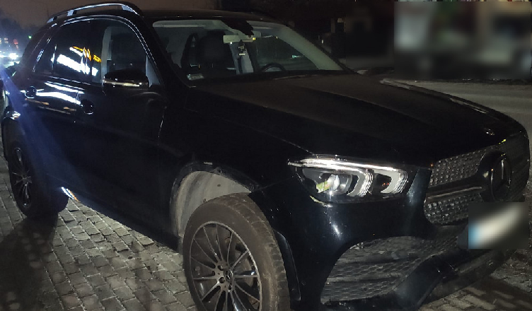 Policjanci odzyskali kolejnego skradzionego Mercedesa