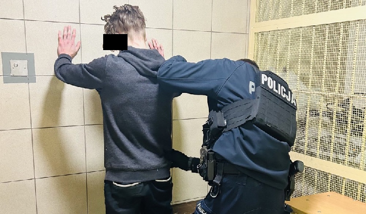 Diler trafił na patrol policji - jest podejrzany o posiadanie dużej ilości środków odurzających