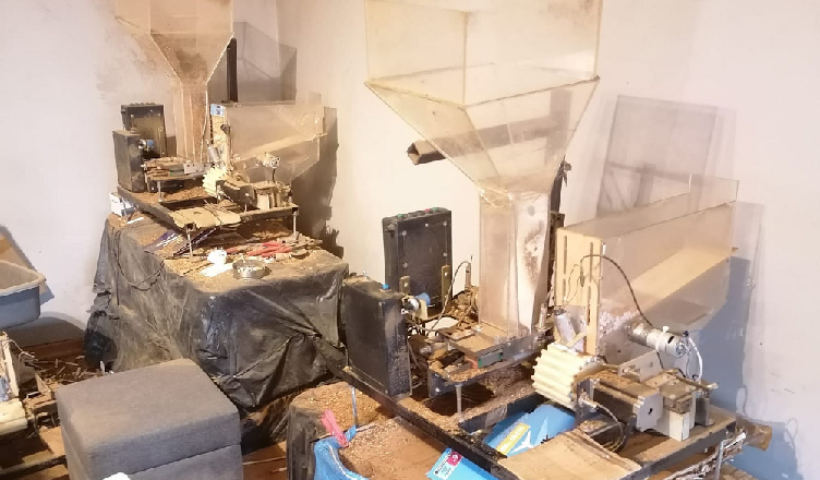 Nielegalna fabryka papierosów w mieszkaniu