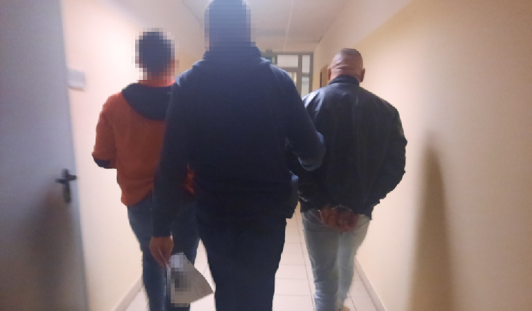 Pijany kierowca potrącił pieszą, próbował uciec z miejsca wypadku, po czym groził policjantowi i próbował go przekupić