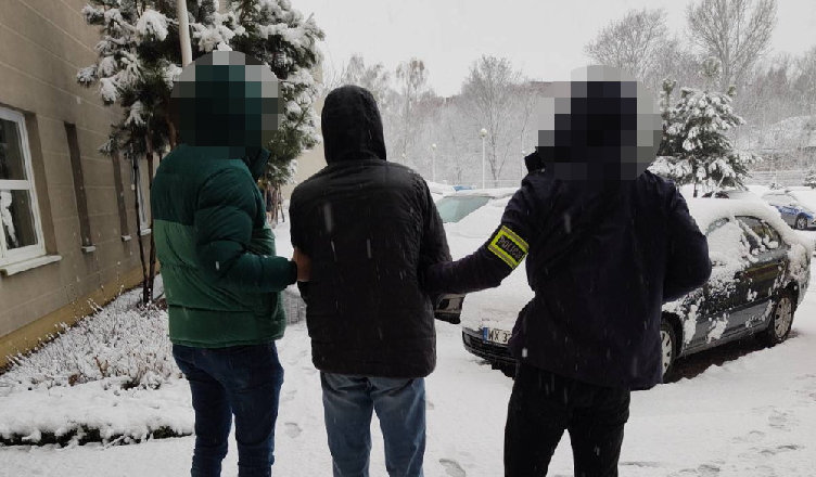 Wyszedł z aresztu i już tego samego dnia zdemolował cztery samochody