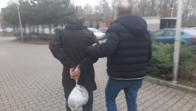 Przeciął torebkę i ukradł portfel pasażerce tramwaju - szybko wpadł w ręce policji