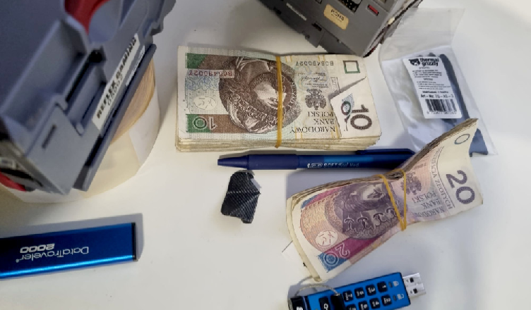 Policjanci rozbili nielegalne kasyno - zatrzymano 5 osób i automaty o wartości 684 tys. złotych