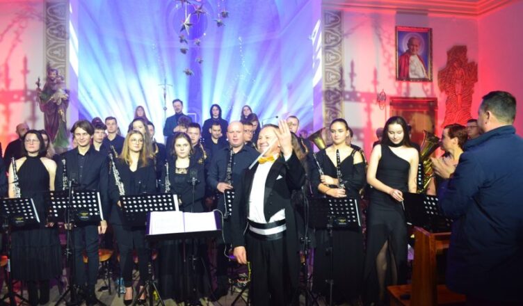 Świąteczny koncert Młodzieżowej Orkiestry Dętej z Tłuszcza