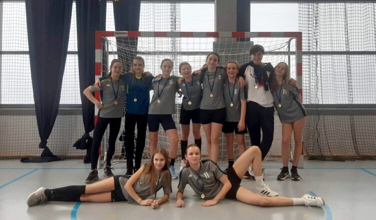 Marki: "Trójka" najlepsza w piłce ręcznej dziewcząt