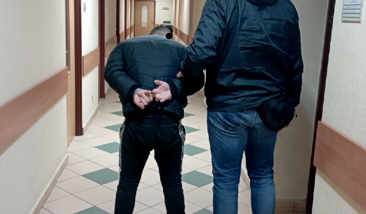 Policjanci złapali włamywacza, który ukradł piwo z garażu