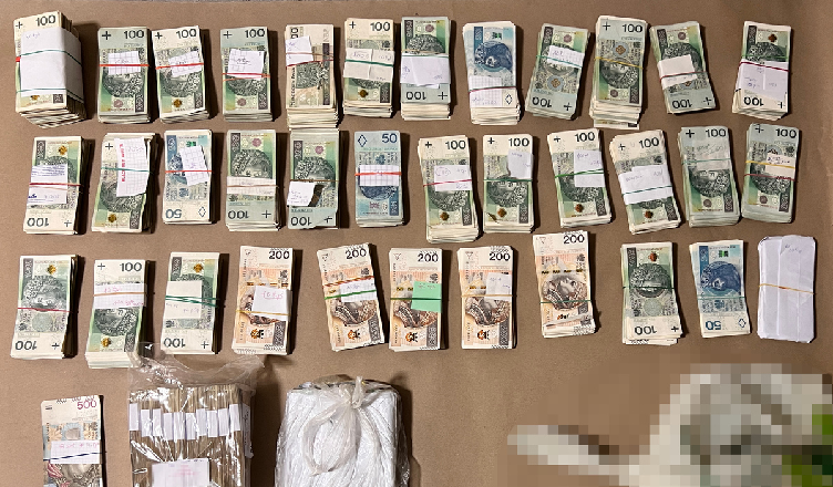 94-latek chciał pomóc policjantom - oddał oszustom ponad 652 tysiące złotych