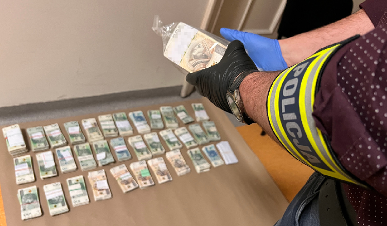 94-latek chciał pomóc policjantom - oddał oszustom ponad 652 tysiące złotych