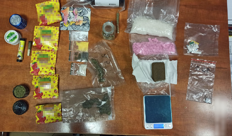 Nastolatek użył gazy wobec interweniujących policjantów - miał przy sobie narkotyki